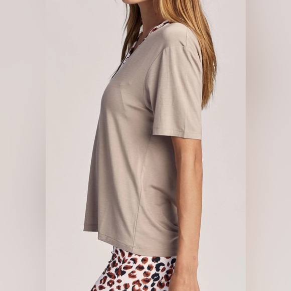 Varley Holly Tee in Mocha minimalist back to school academia - Picture 7 of 8